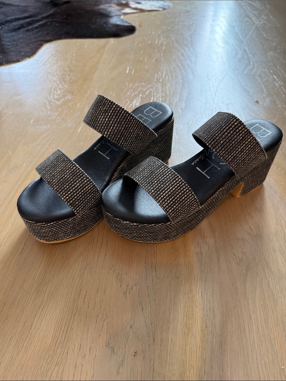 Beach by Matisse platform sandals, Navy Woven, Size 9